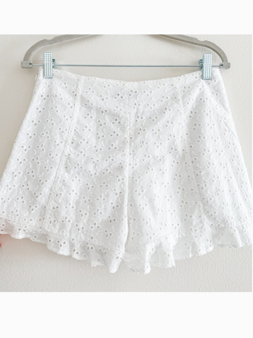 NWT White Eyelet Ruffle Linen Women Shorts